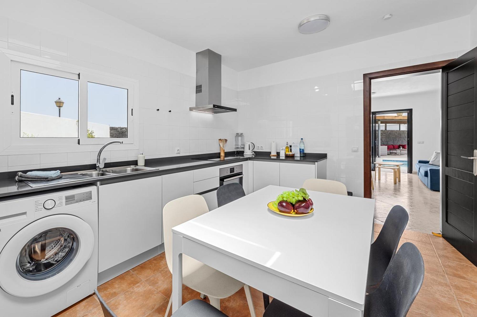 3 Bedroom Villa With Private Pool Close To Papagayo Beach Playa Blanca  Exteriör bild
